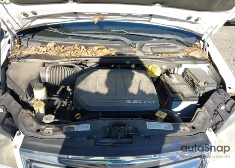 2014 Chrysler Town & Country Touring z USA, uszkodzony, nr VIN 2C4RC1BGXER247084